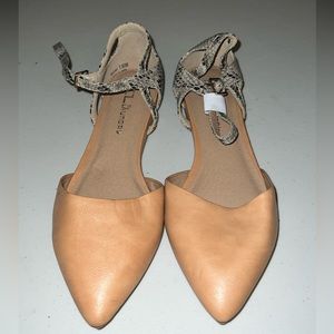 NWOT - CL by Laundry size 7.5 Flats